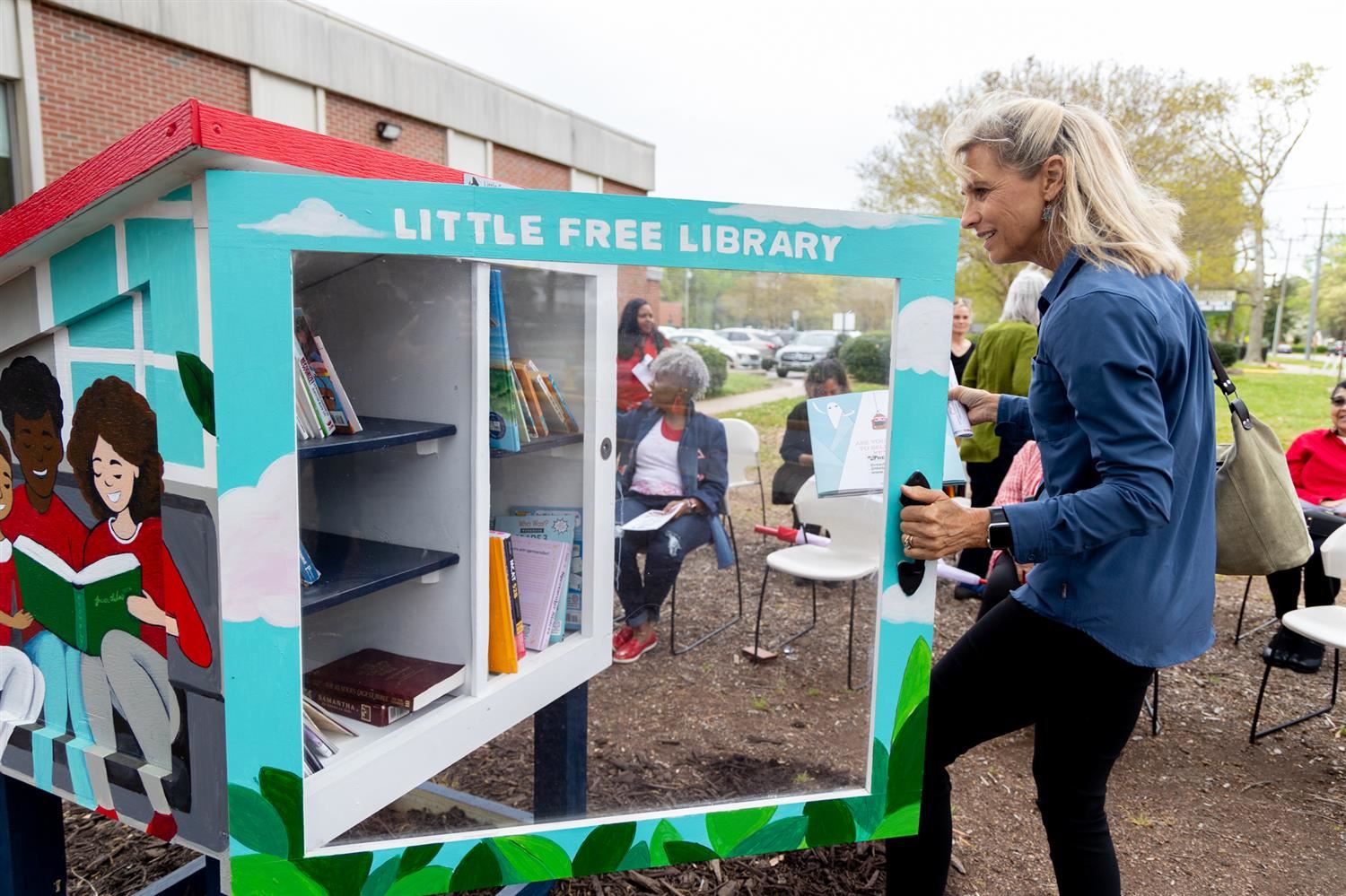  Little free library unit
